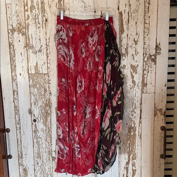 Chic Floral Maxi Skirt in Black and Pink - Picture 4 of 5